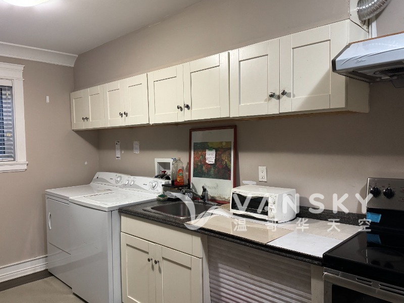 251205010054_Kitchen - washer - dryer .jpeg